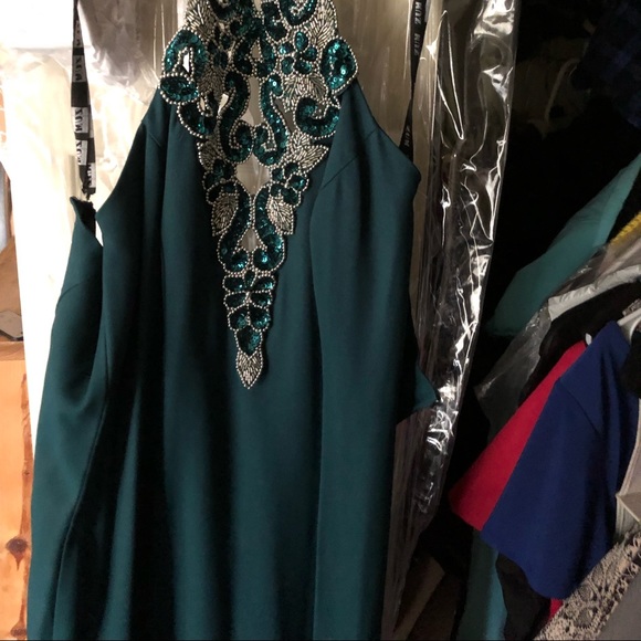 PROM/ FORMAL DARK GREEN DRESS HALTER NECK - Picture 5 of 7